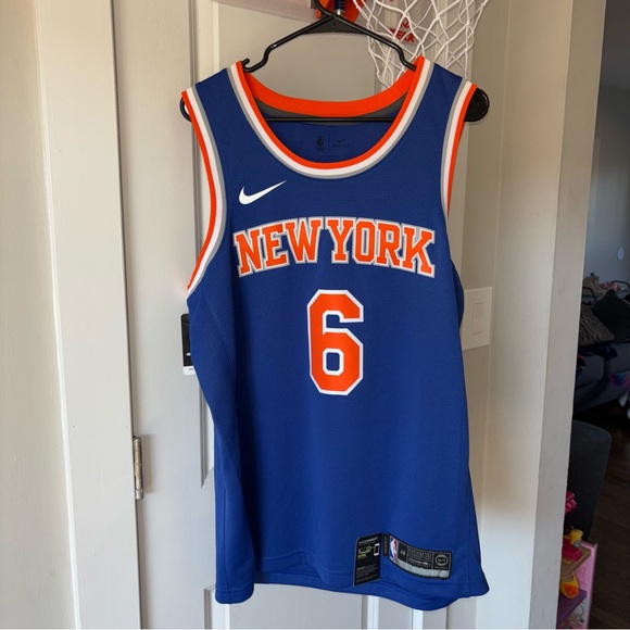 NIKE NBA Official Jersey New York Knicks #6 Kristaps Porzingis Size L - Picture 1 of 9